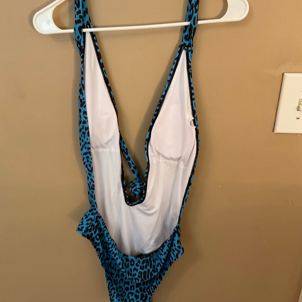 One piece bathing suit - Picture 3 of 4